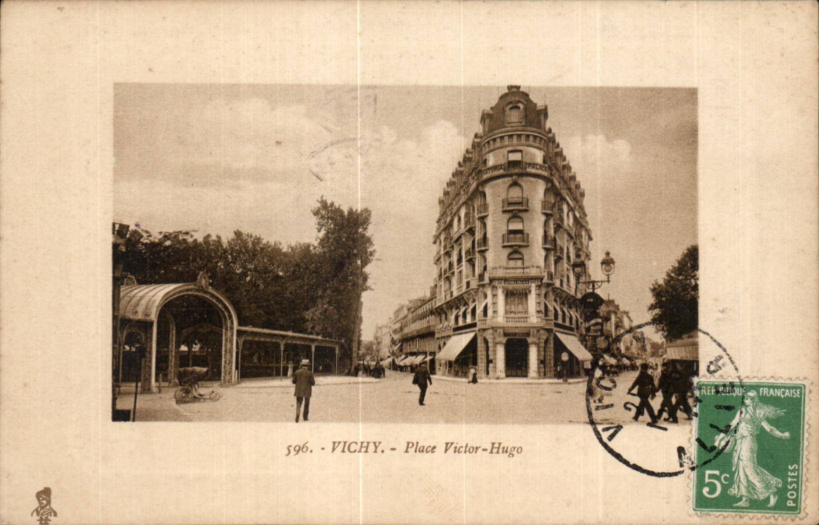 CPA Vichy Place Victor Huge