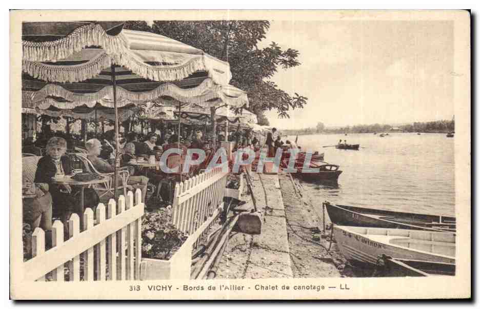 CPA Vichy Bords de l Allier Chalet de canotage