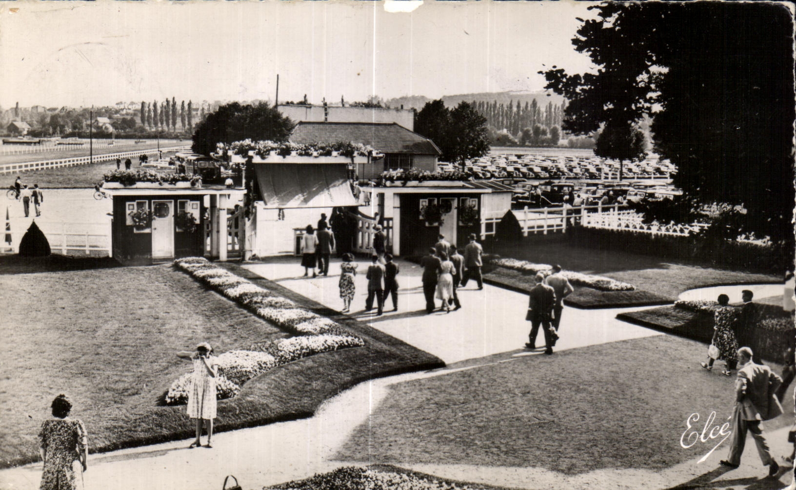 CPA Vichy Allier Entree du Champ de Courses