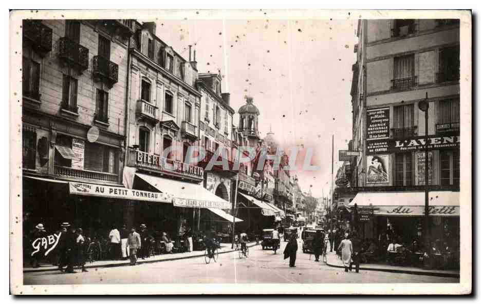 CPA Vichy Allier rue Georges Clemeneau