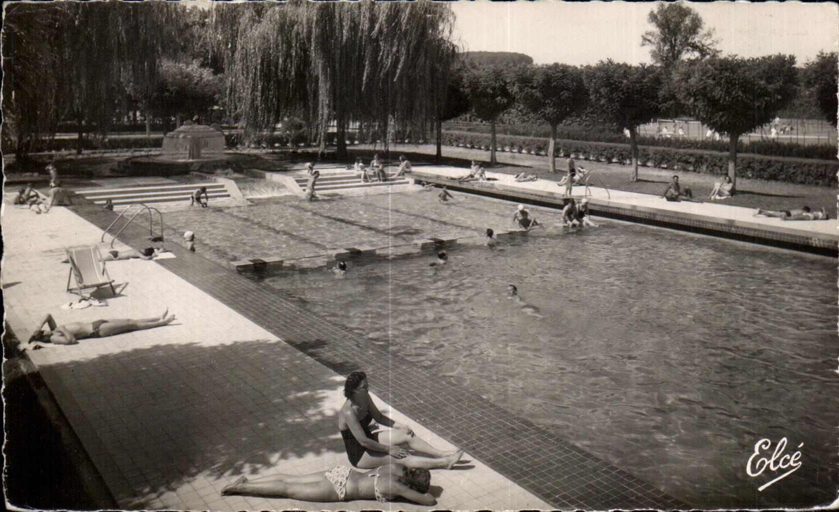 CPA Vichy Allier Vue sur la Piscine du Sporting