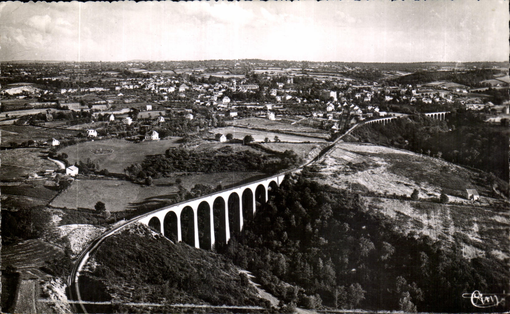 Néris-les-Bains — Vue aérienne sur les Viaducs — Éditions Calme & Détente