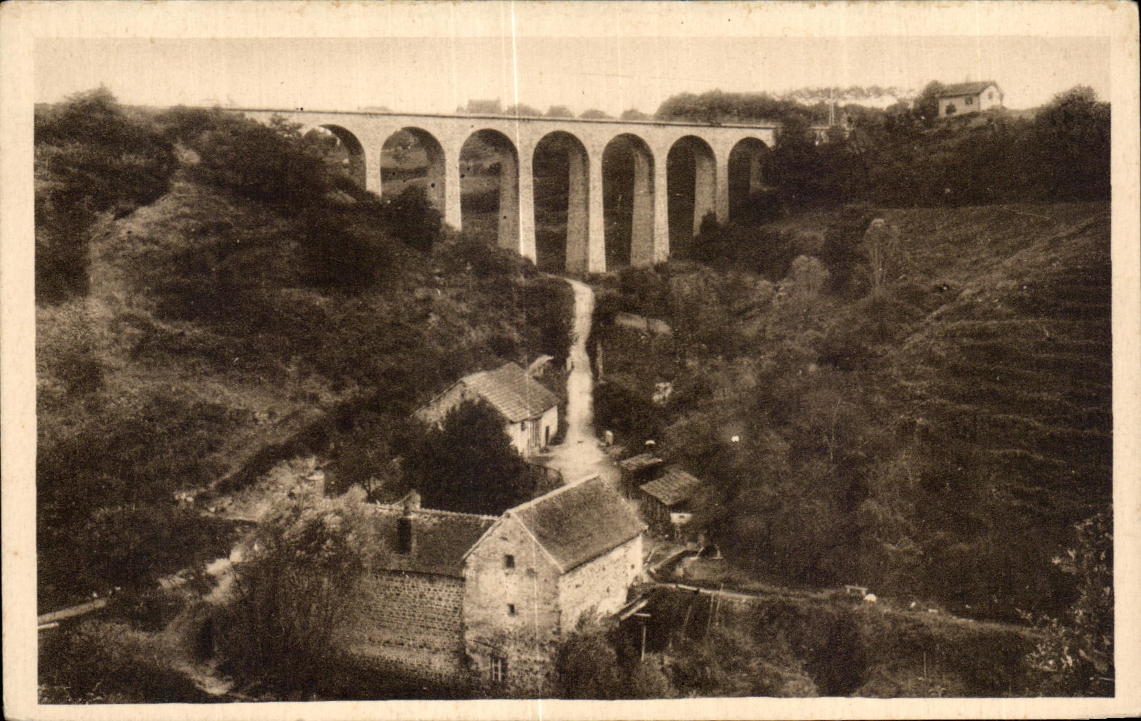 Néris-les-Bains (Allier) — Le Viaduc et le Ruisseau de Courneron — Édition Néris-les-Bains