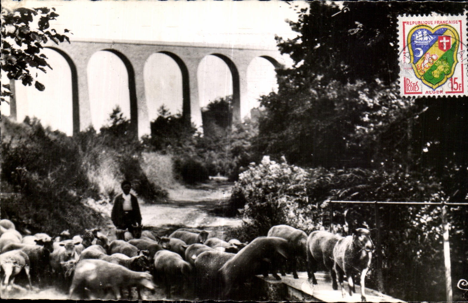 CPA Neris les Bains Allier Viaduc de Perassier Berger et ses moutons 