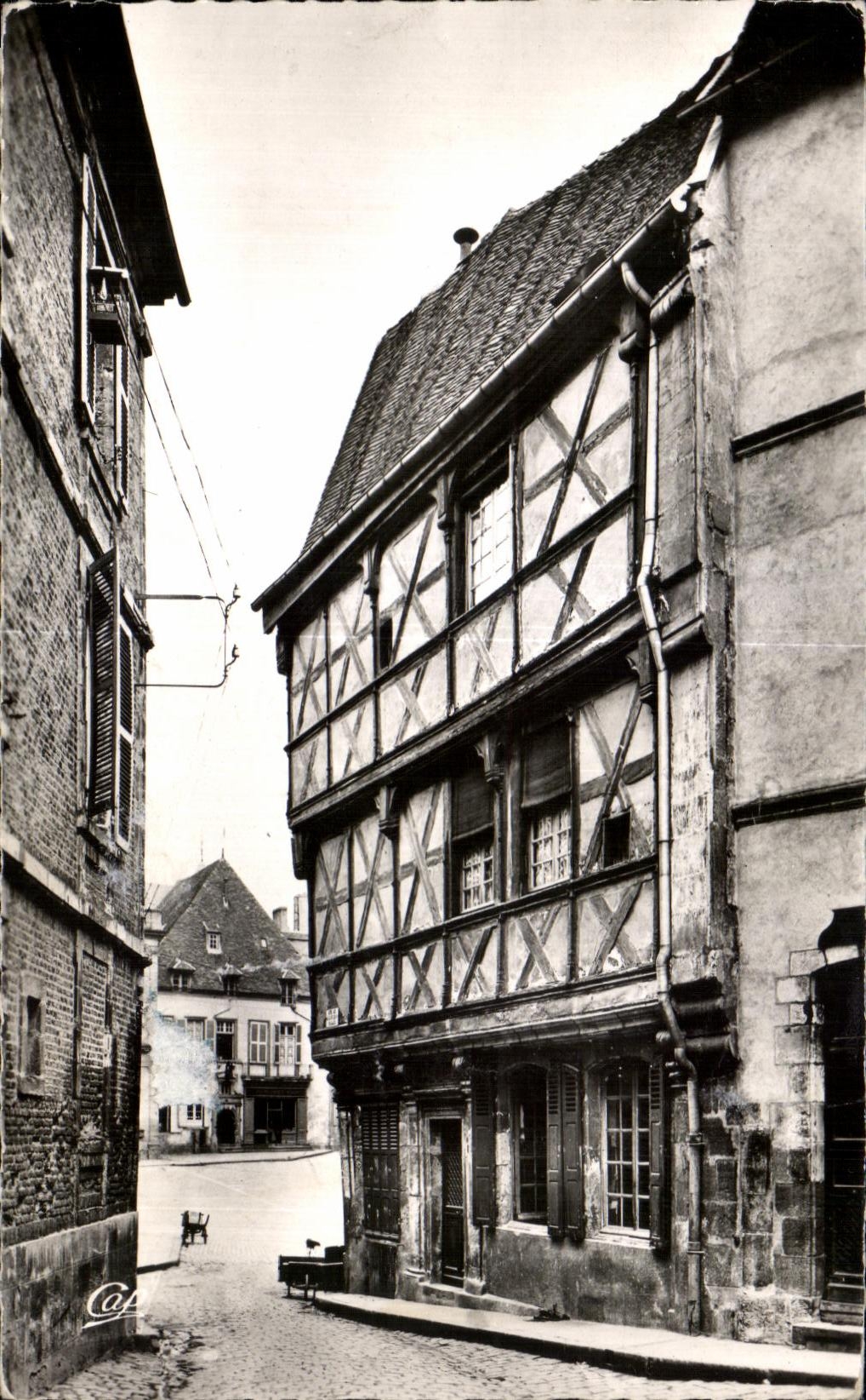 CPSM Moulins Rue de l ancien palais 