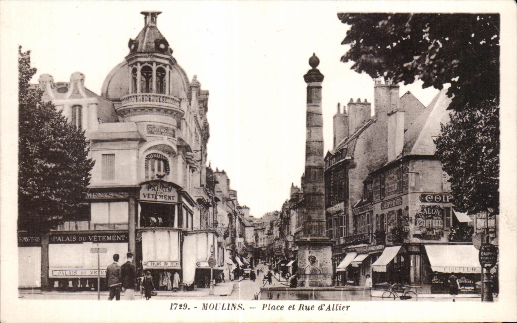 CPA Moulins Place et Rue d Allier