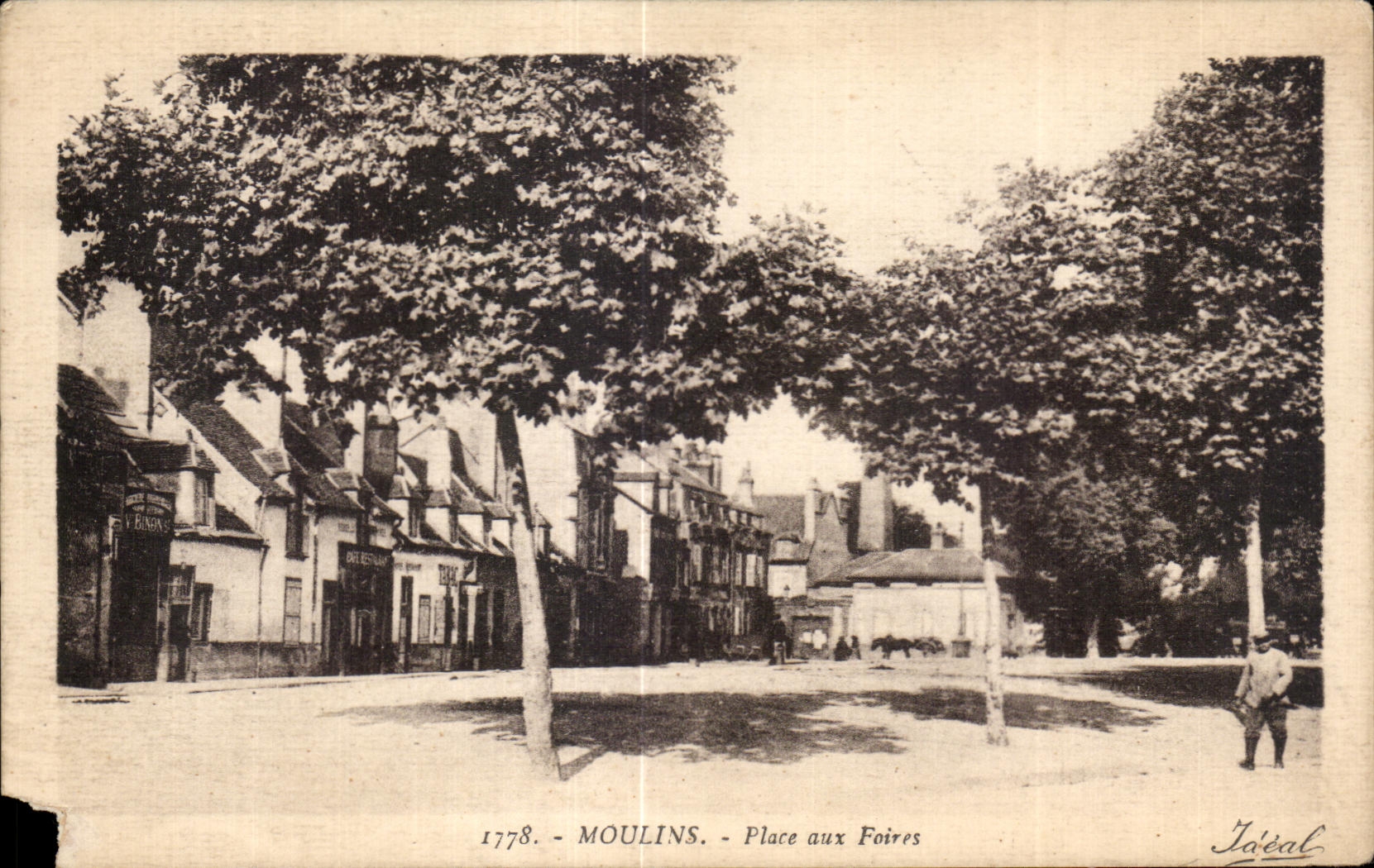CPA Moulins Place aux Foires