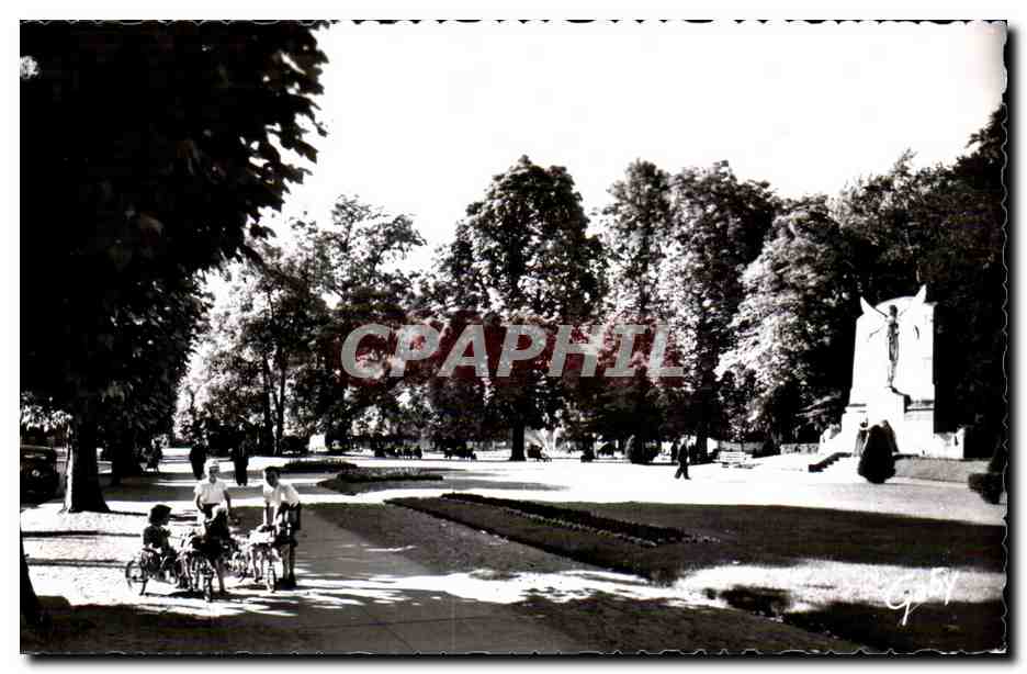 Moulins (Allier) — Le Jardin Public — Éditions Gaby