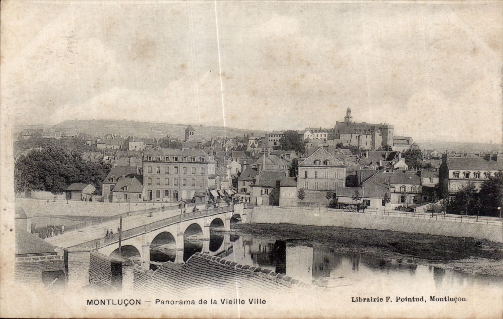 CPA Montlucon Panorama de la Vieille Ville