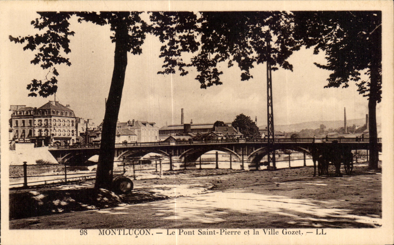 CPA Montlucon Le Pont saint Pierre et la Ville Gozet