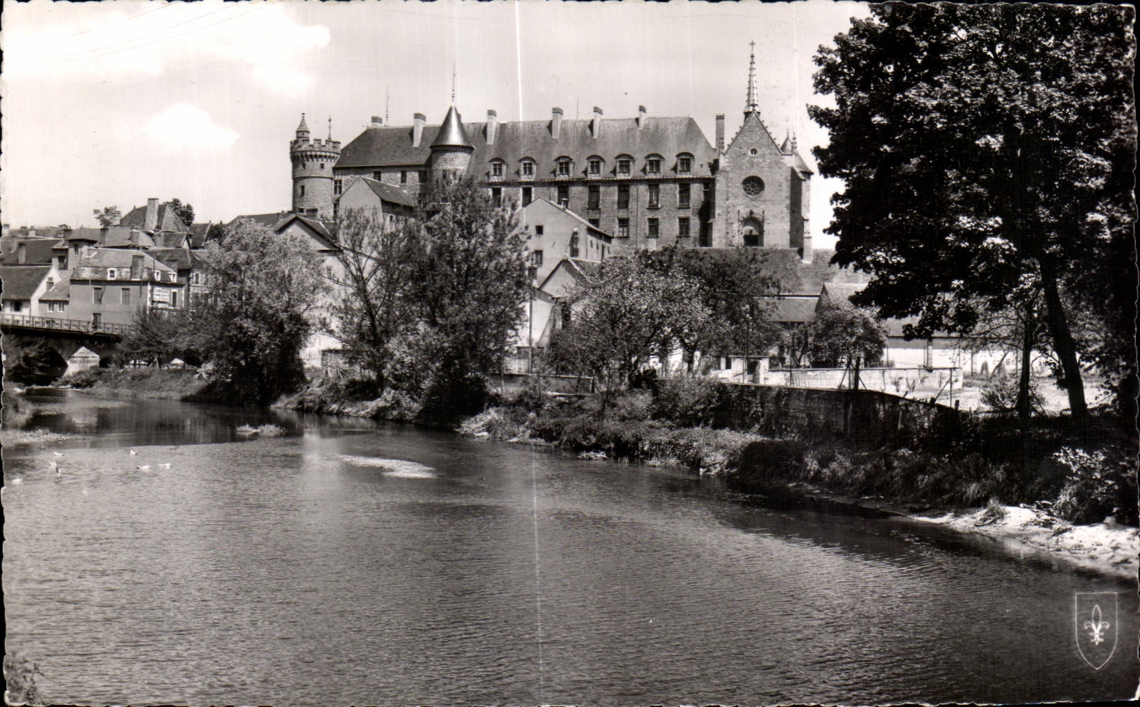 CPA Lapalisse Allier Le Chateau et la Besbre