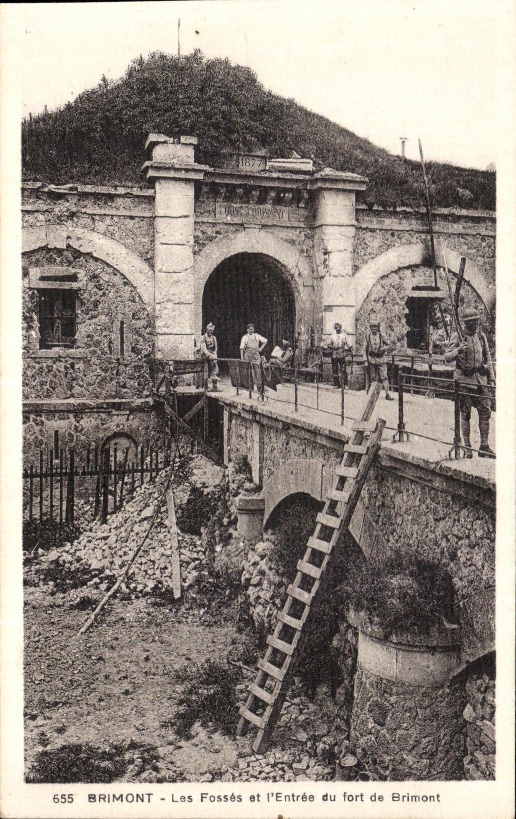 Brimont - Les Fossés et l'Entrée du fort de Brimont — éditeur C. Des Arts Photomécaniques, Strasbourg