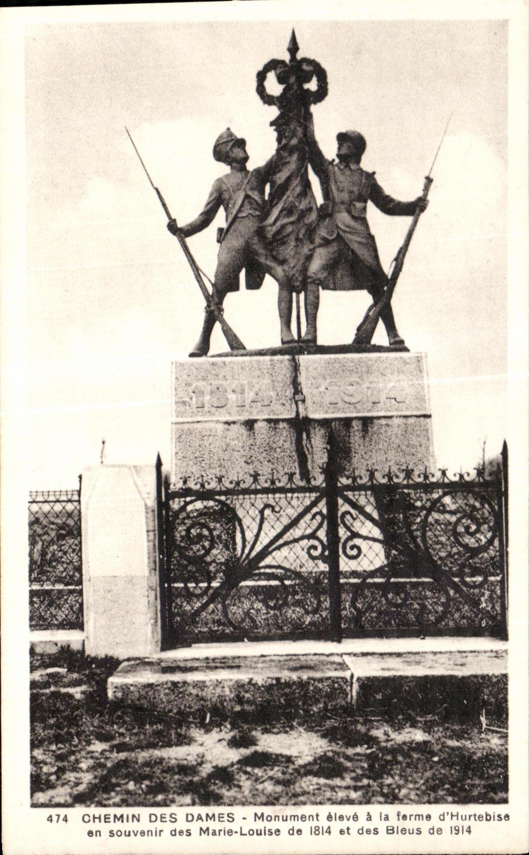 Chemin des Dames - Monument élevé à la ferme d'Hurtebise en souvenir des Marie-Louise de 1814 et des Bleus de 1914