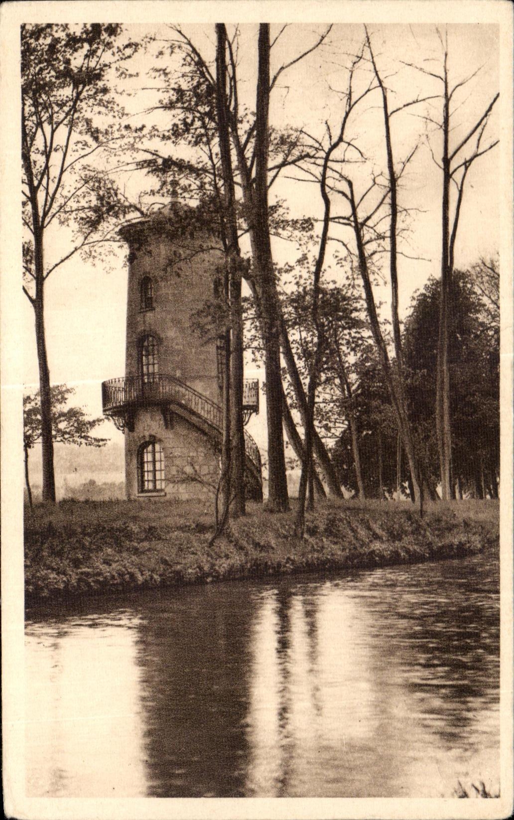 CPA Vic sur Aisne Les Bords de l Aisne