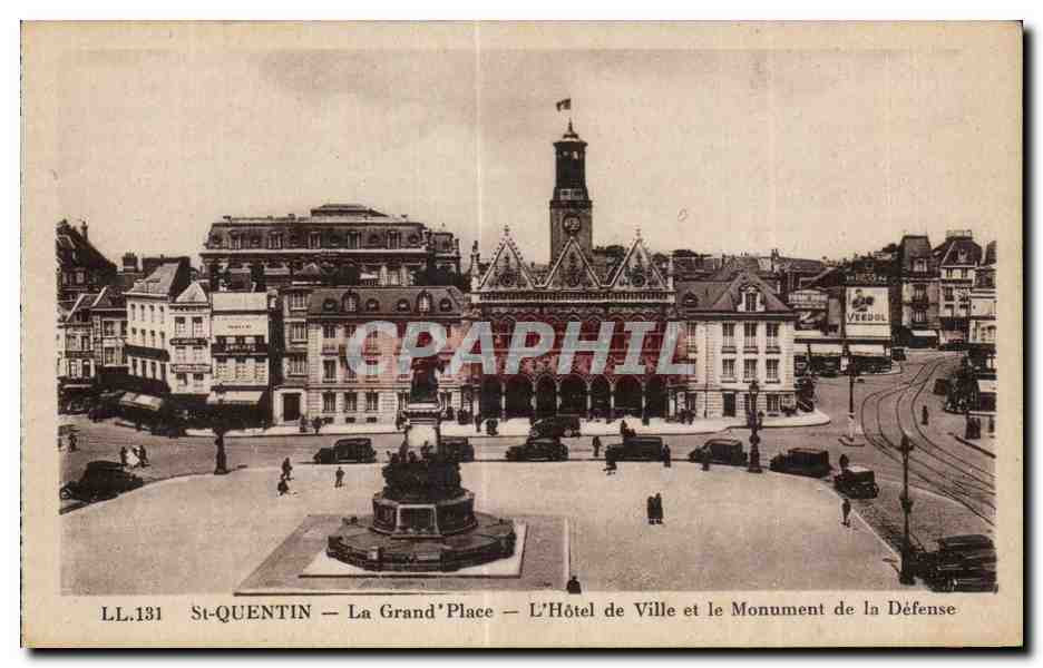 St-Quentin — La Grand'Place — L'Hôtel de Ville et le Monument de la Défense — LL.131
