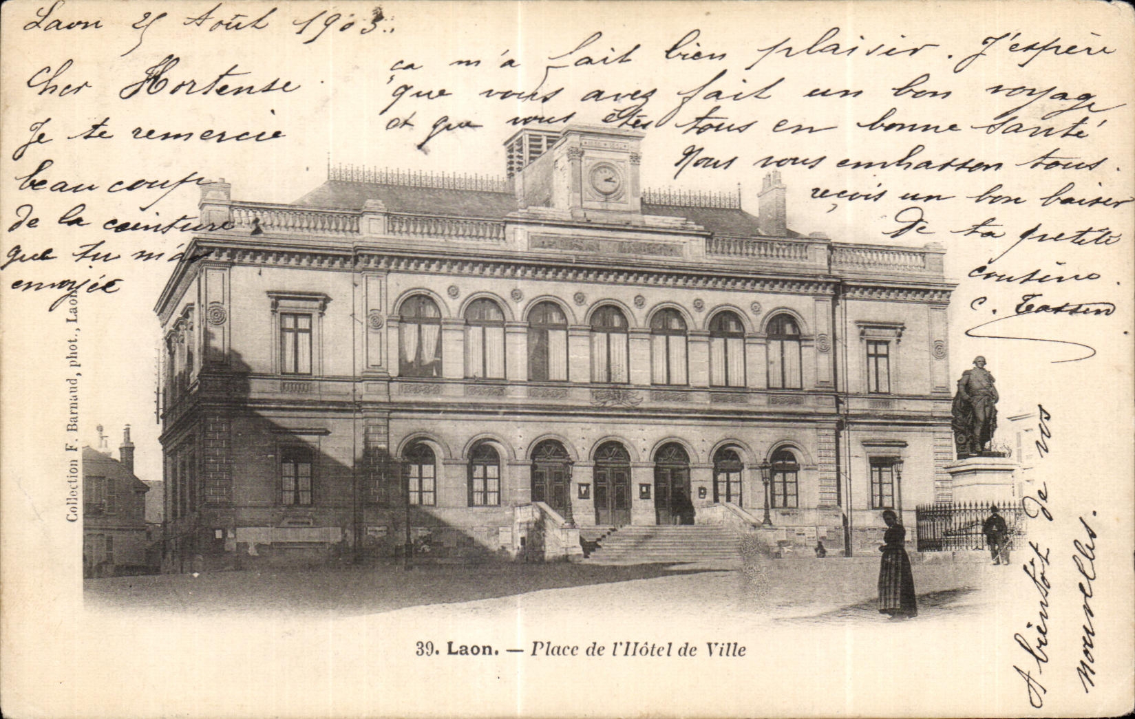 CPA Laon Place de l Hotel de Ville