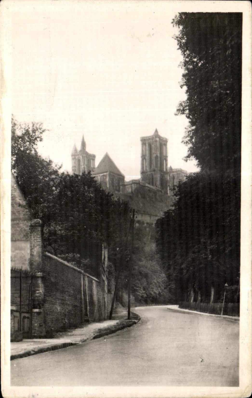 La Montagne de Laon et sa Cathédrale — Laon (Aisne) — G. REAULT, éditeur