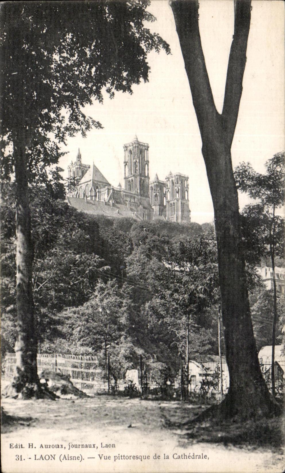 CPA Laon(Aisne) Vue pittoresque de la Cathedrale