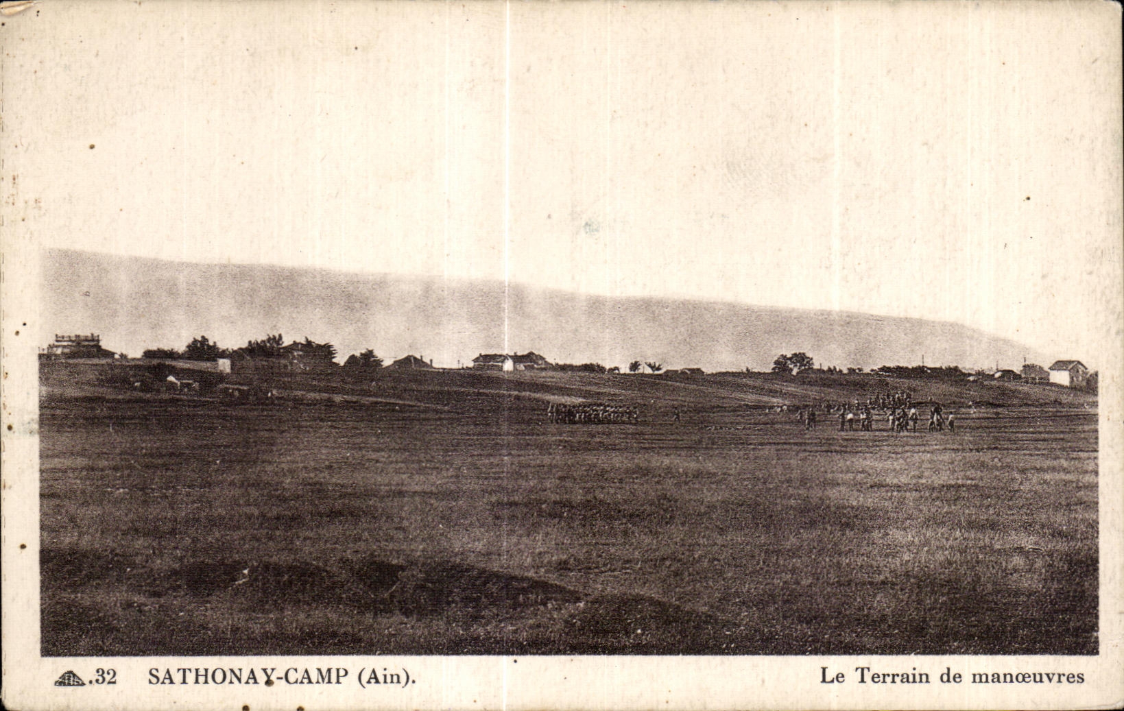 CPA Sathonay Camp ain Le Terrain de manoeuvres Militaria 