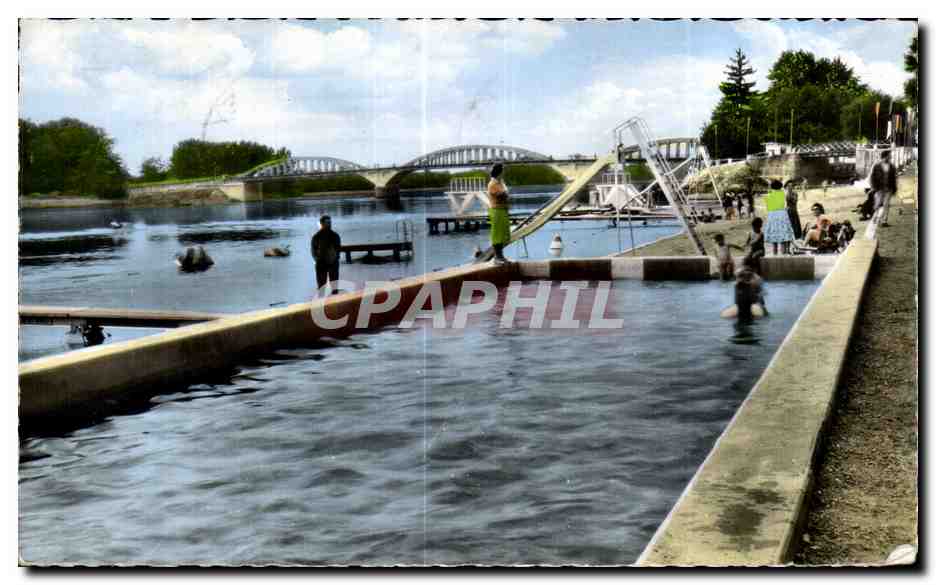 Bassin de natation et le Pont sur la Saône — Thoissey (Ain) — Les Éditions J. GELLARD