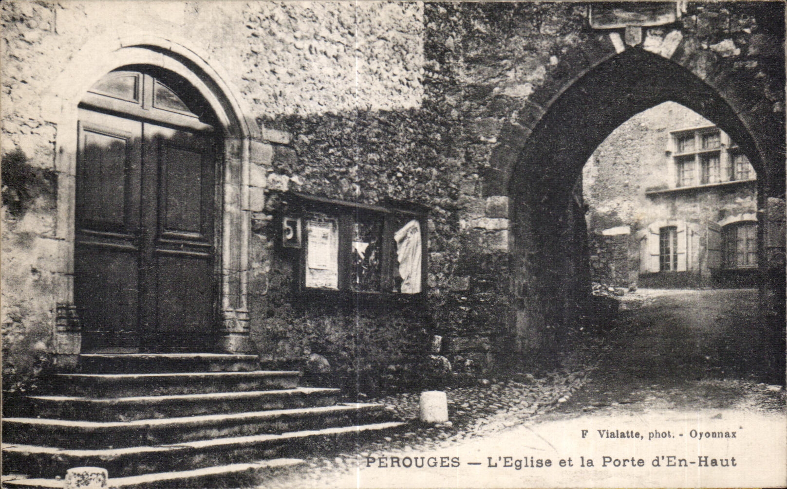 CPA Perouges L Eglise et la Porte d En Haut
