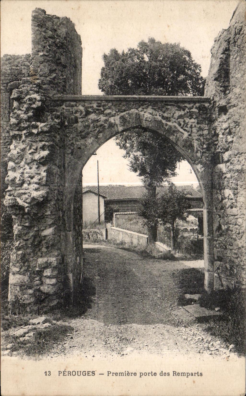 CPA Perouges Premiere porte des Remparts