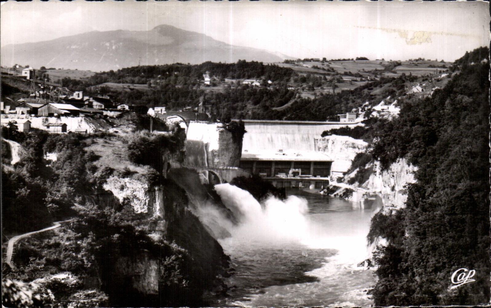 CPA Genissiat Ain Barrage Vue d ensemble Chute d oucine 