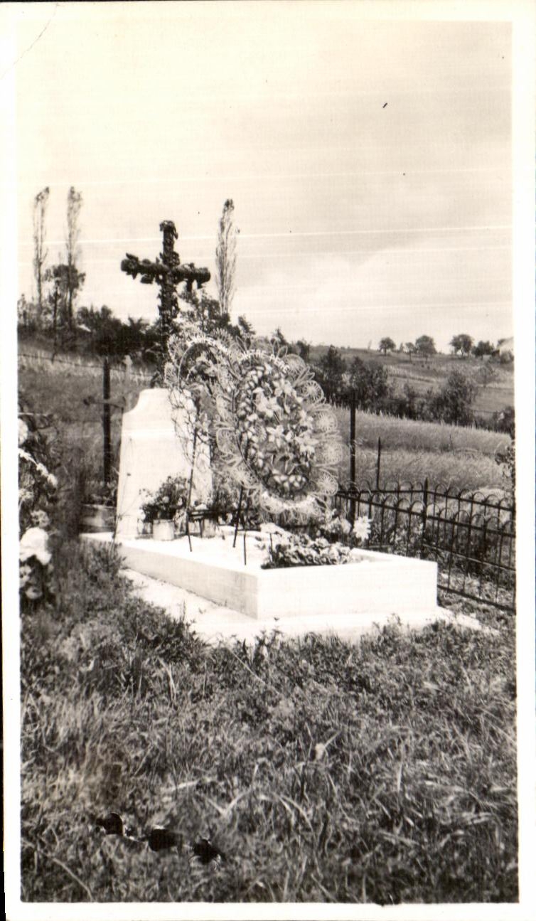 Photo Genissiat tombe papa Borel