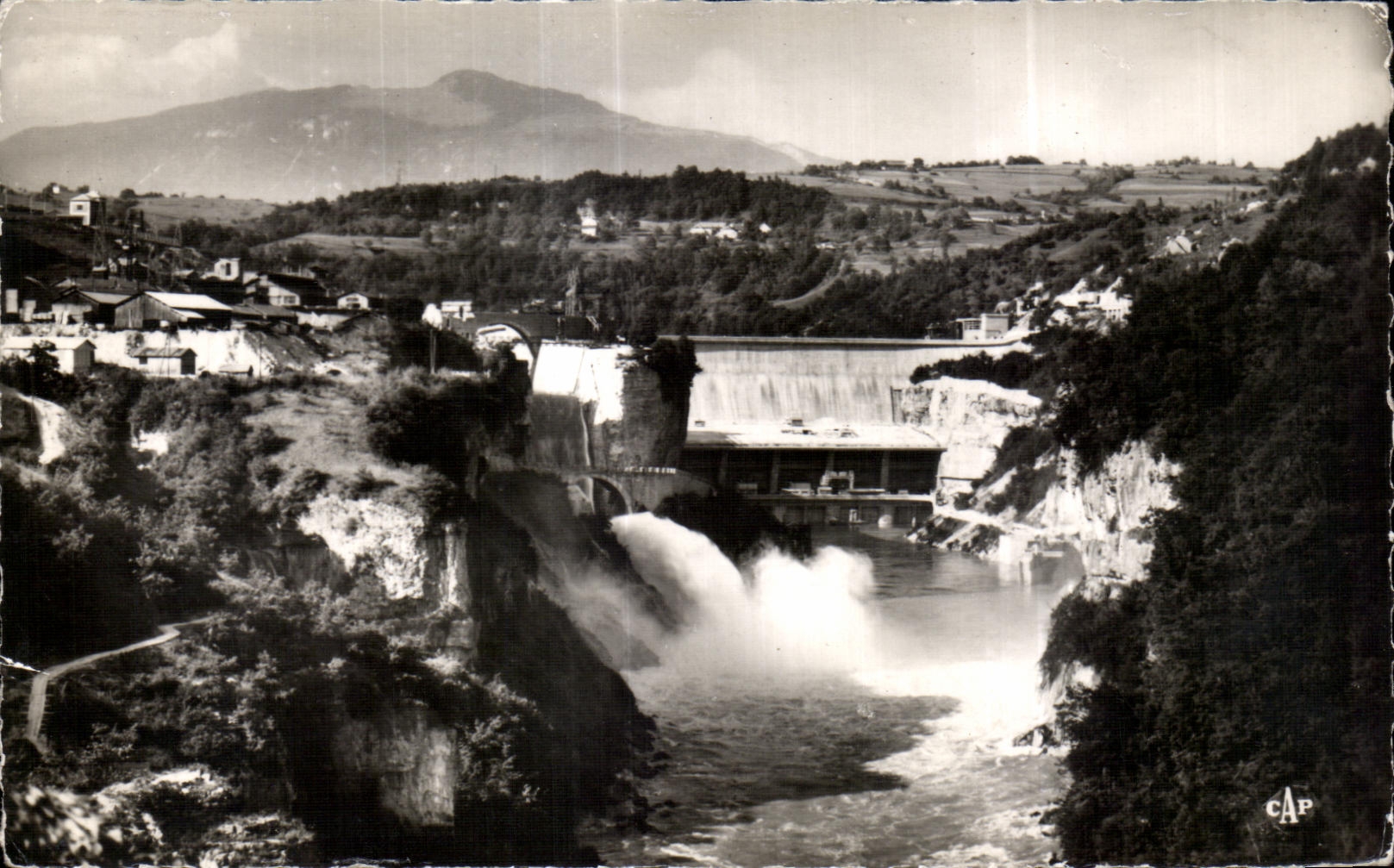 CPA Genissiat Ain Barrage Vue d Ensemble Chute Doucine