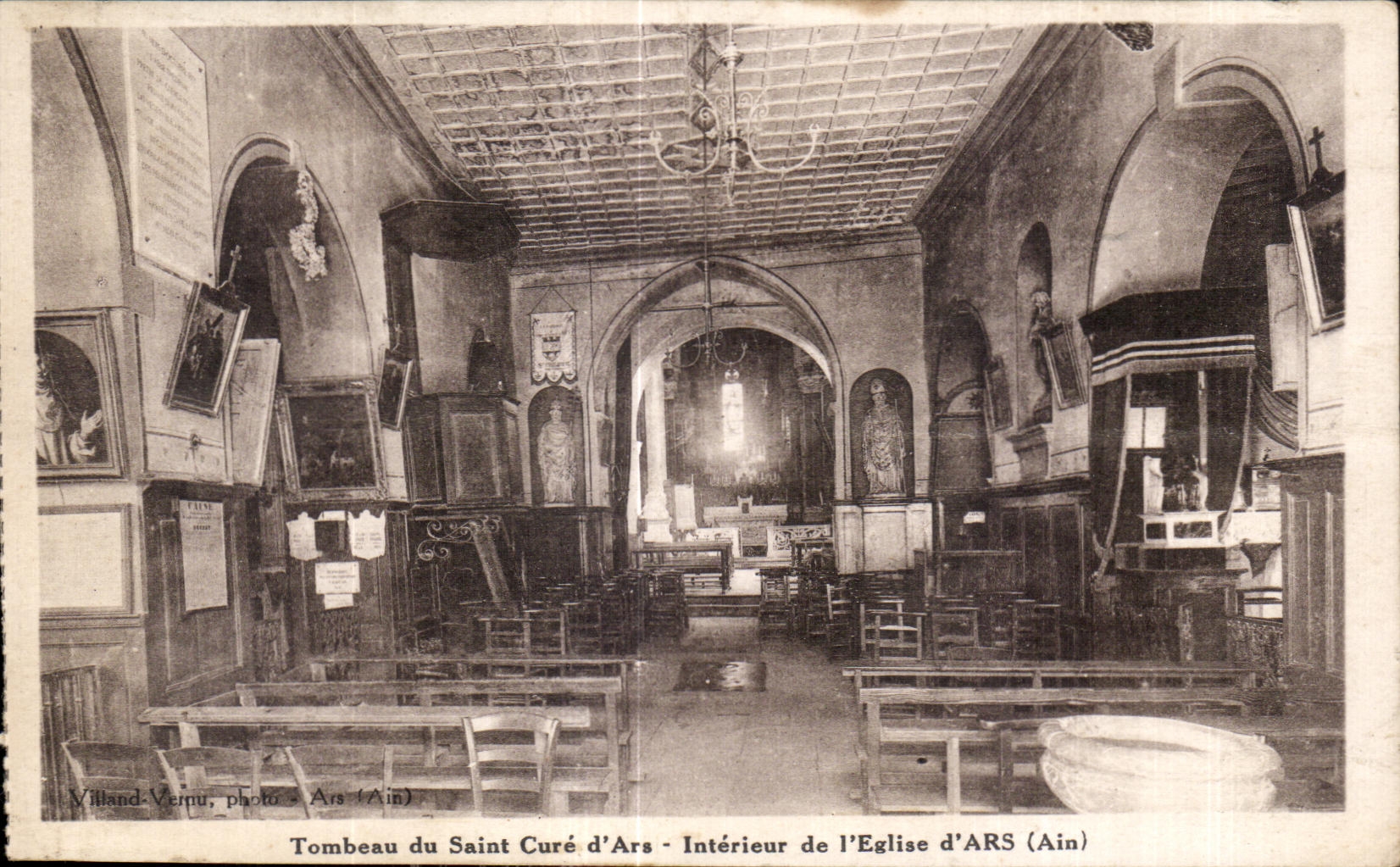 CPA Tombeau du Saint Cure d Ars Interieur de l Eglise d Ars (Ain)