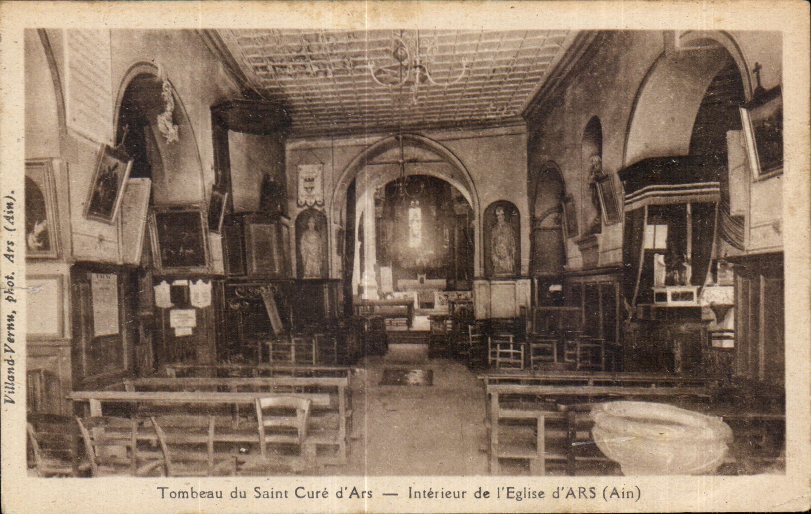 Tombeau du Saint Curé d'Ars — Intérieur de l'Église d'ARS (Ain) — Villand-Vernu, phot. Ars (Ain)
