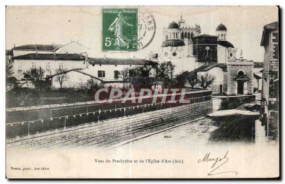 CPA Vues du Presbytere et de l Eglise d Ars (Ain)