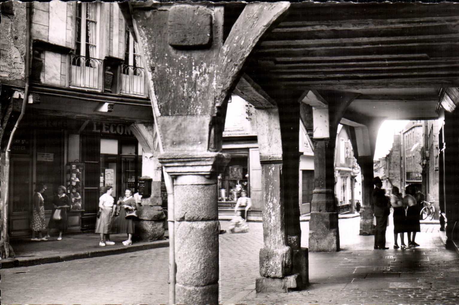 Dinan (Côtes du Nord) — Vieilles Maisons de la Rue des Cordeliers — Éditions Artistique Reprod. n°12