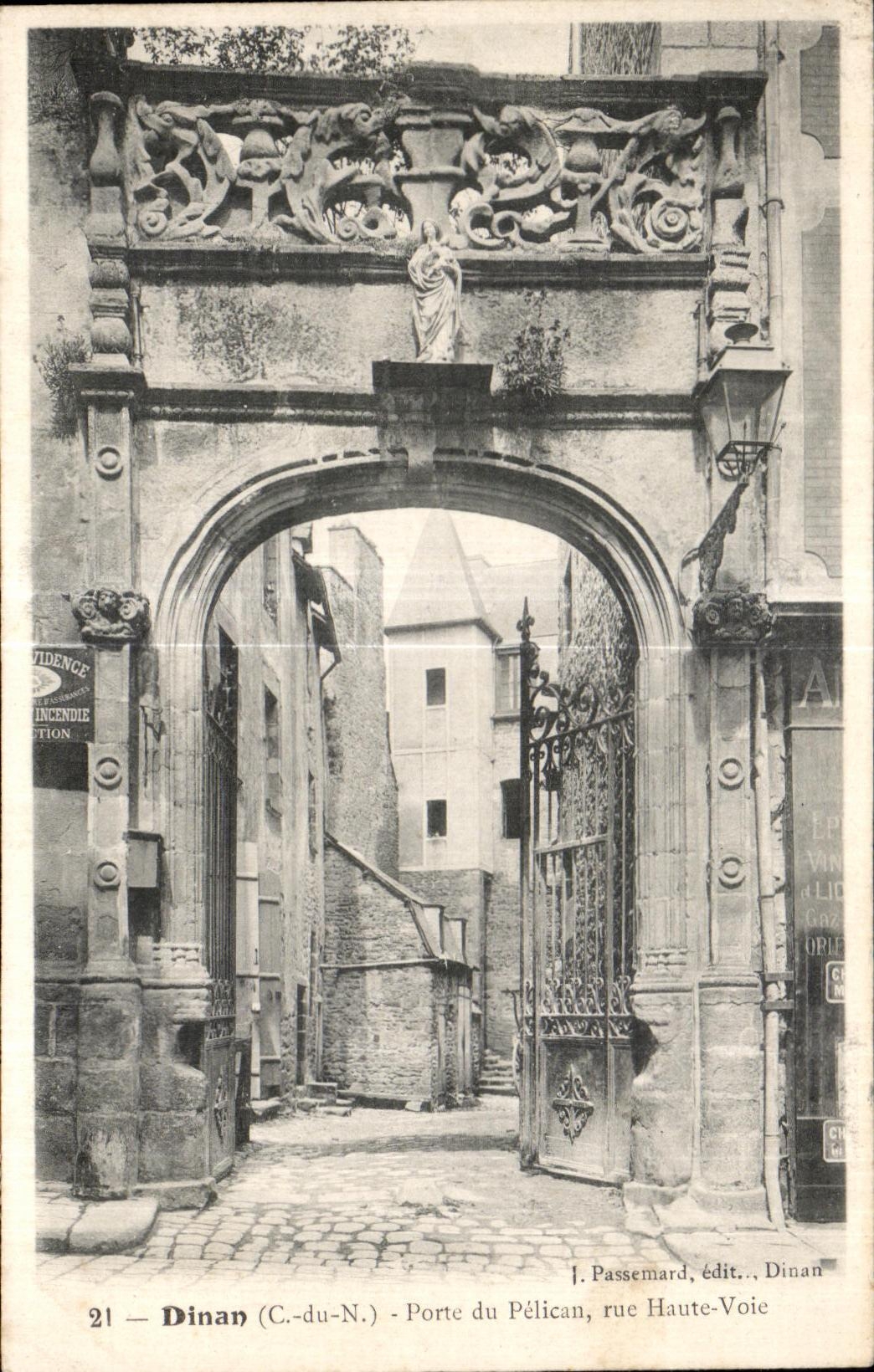 Dinan (C.-du-N.) - Porte du Pélican, rue Haute-Voie — J. Passemard, édit., Dinan