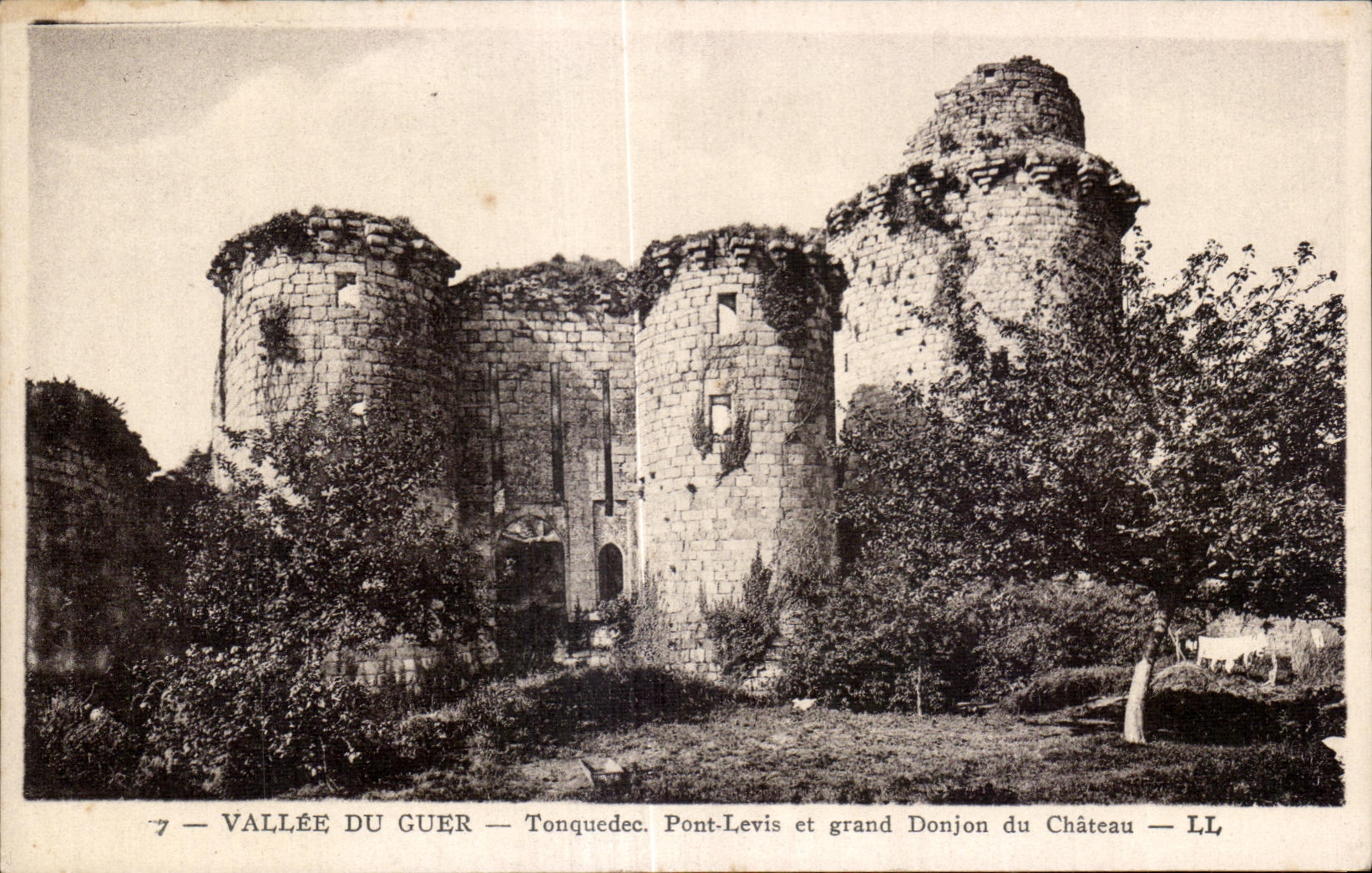 Vallée du Guer — Tonquedec. Pont-Levis et grand Donjon du Château — LL