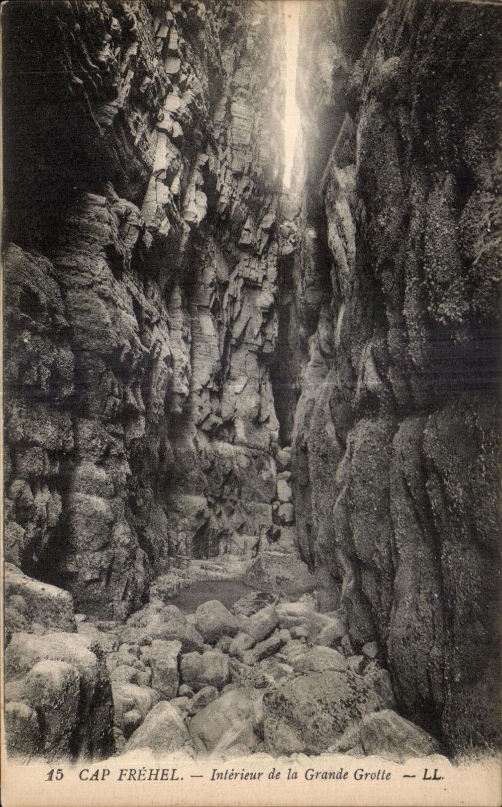 Cap Fréhel — Intérieur de la Grande Grotte — LL. — n°15