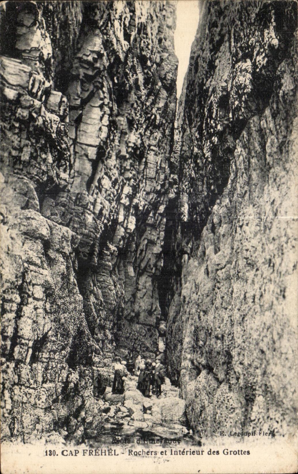 CPA Cap Frehel Rochers et Interieur des Grottes