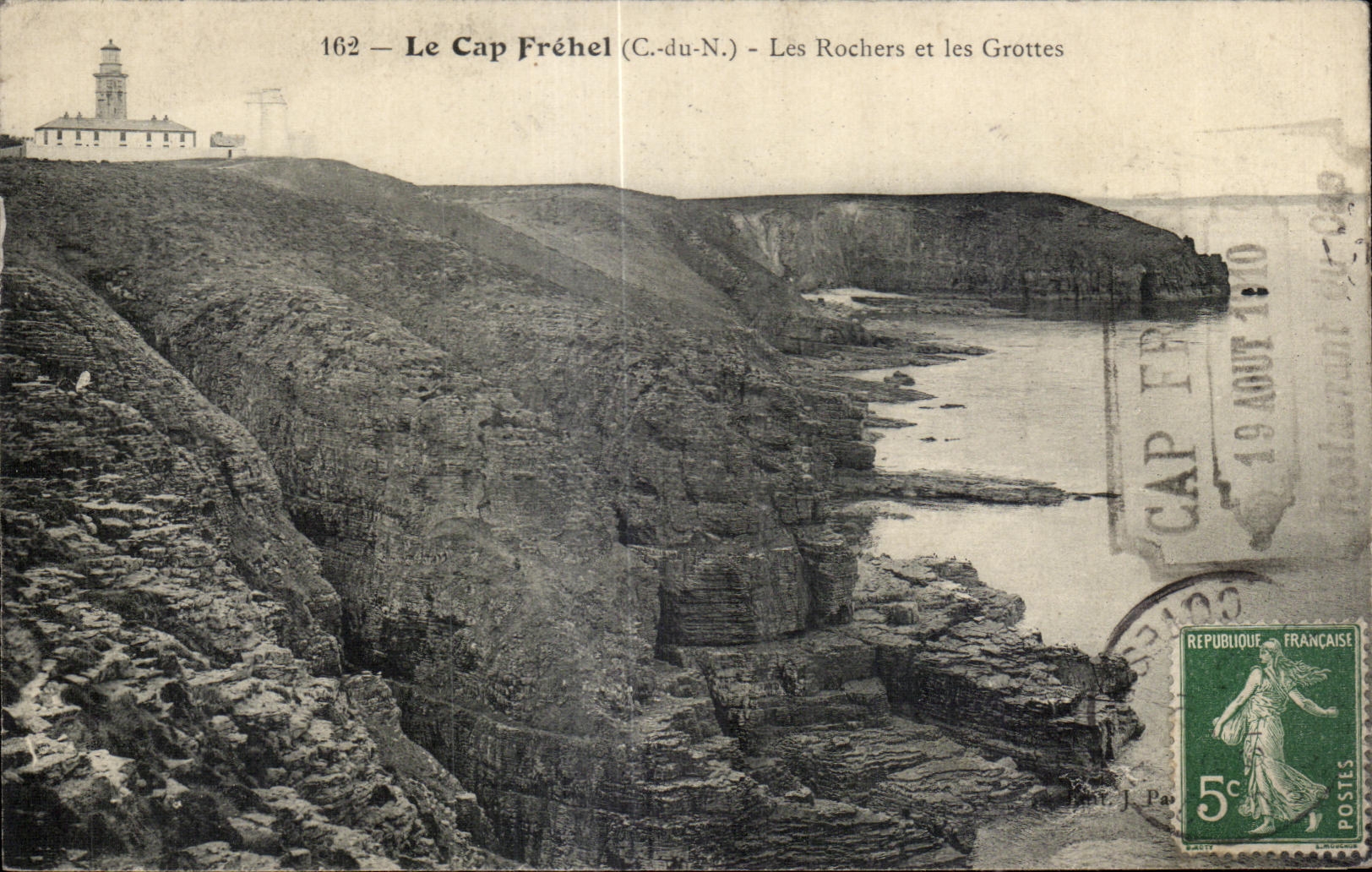 CPA Le Cap Frehel Les Rochers et les Grottes Phare 