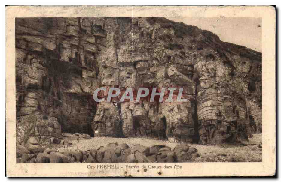 Cap FRÉHEL — Entrées des Grottes dans l'Est — Banque Jules Boutin