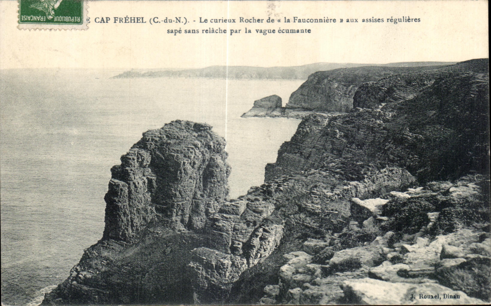 Cap Fréhel (C.-du-N.) — Le curieux Rocher de « la Fauconnière » aux assises régulières sapé sans relâche par la vague écumante — J. Rouxel, Dinan