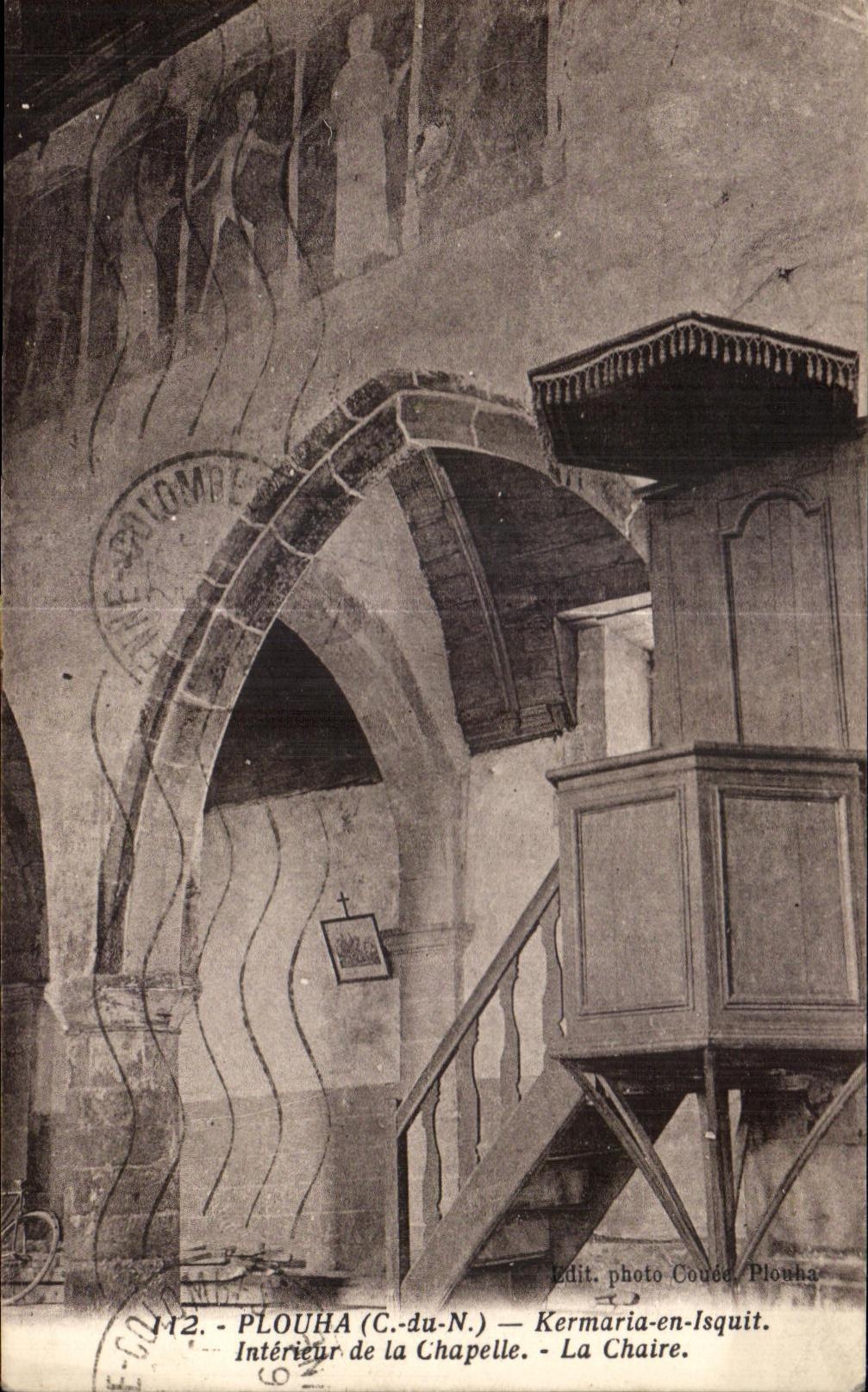 Plouha (C.-du-N.) — Kermaria-en-Isquit. Intérieur de la Chapelle — La Chaire.