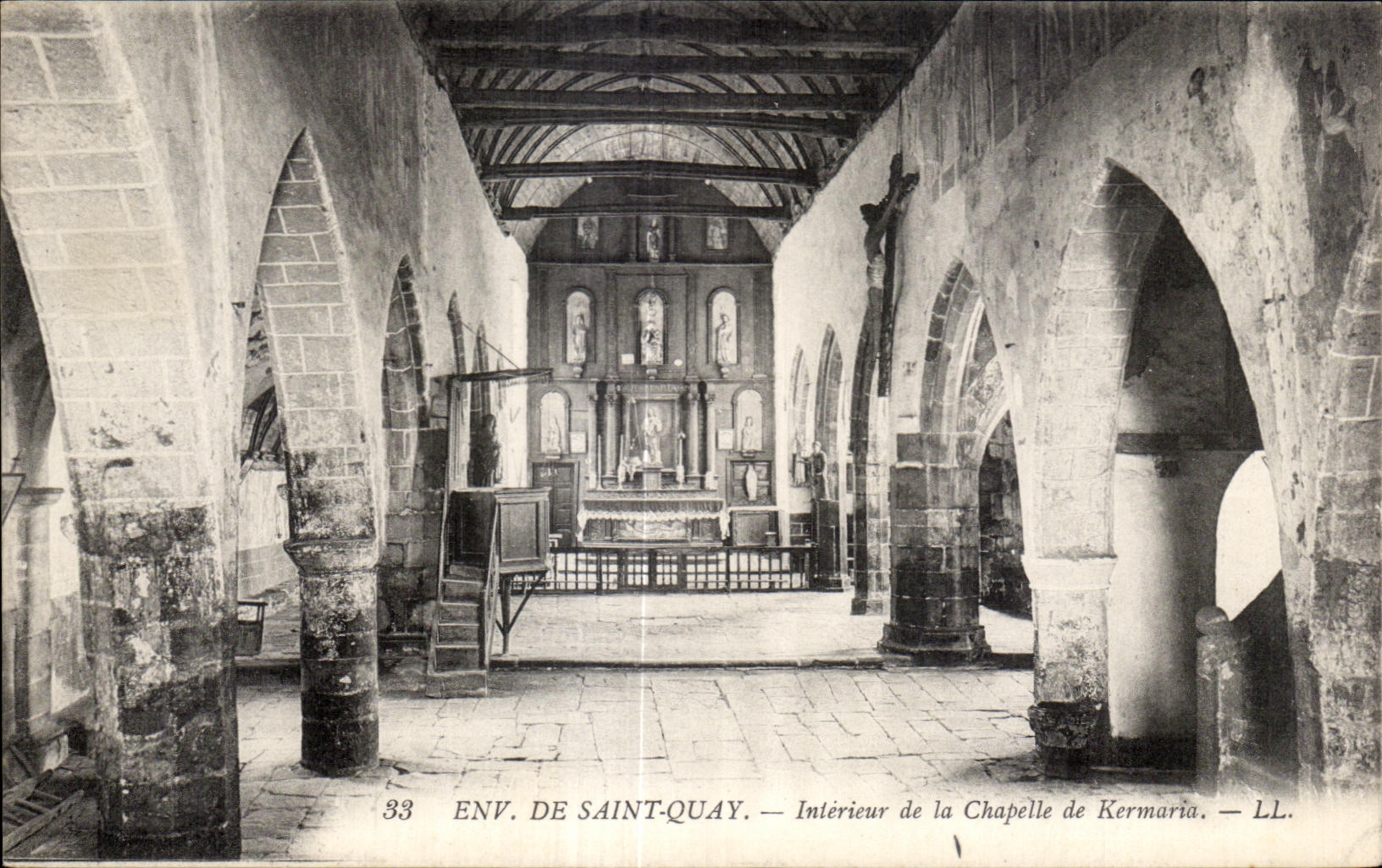 Intérieur de la Chapelle de Kermaria — Env. de Saint-Quay — LL. — N° 33