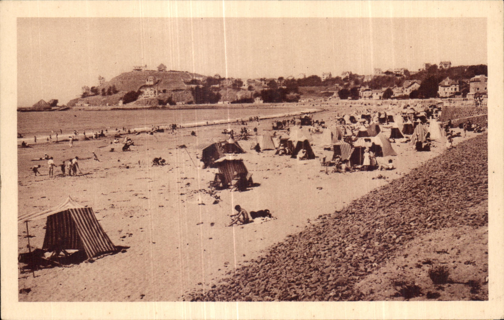 La Pointe de Piégou — La Bretagne pittoresque — A.W. 9989