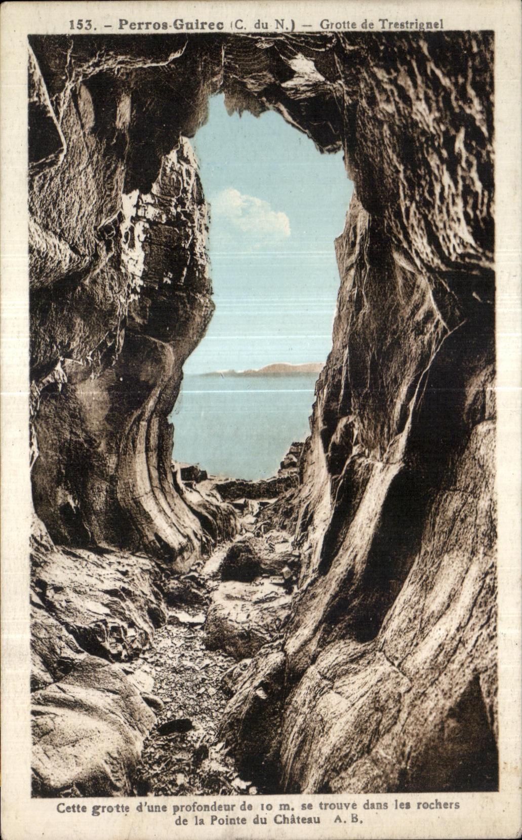 Perros-Guirec (C. du N.) — Grotte de Trestriñgel — A.B. — n°153