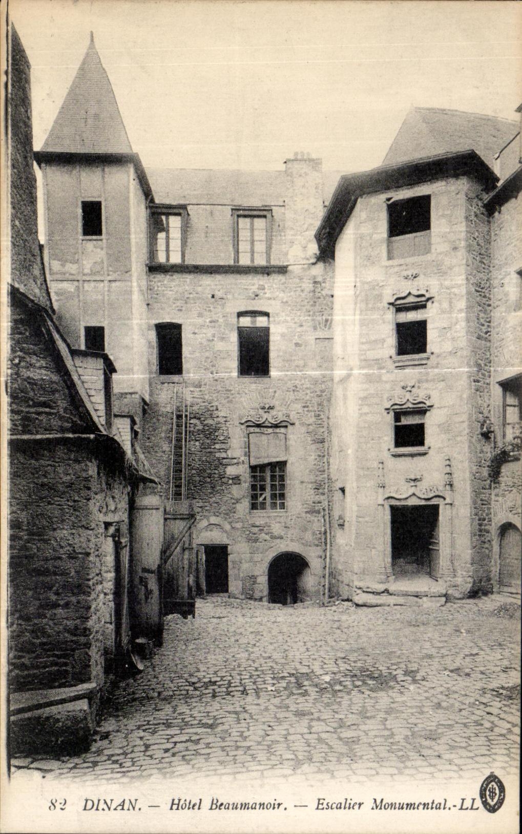 Dinan — Hôtel Beaumanoir — Escalier Monumental — LL