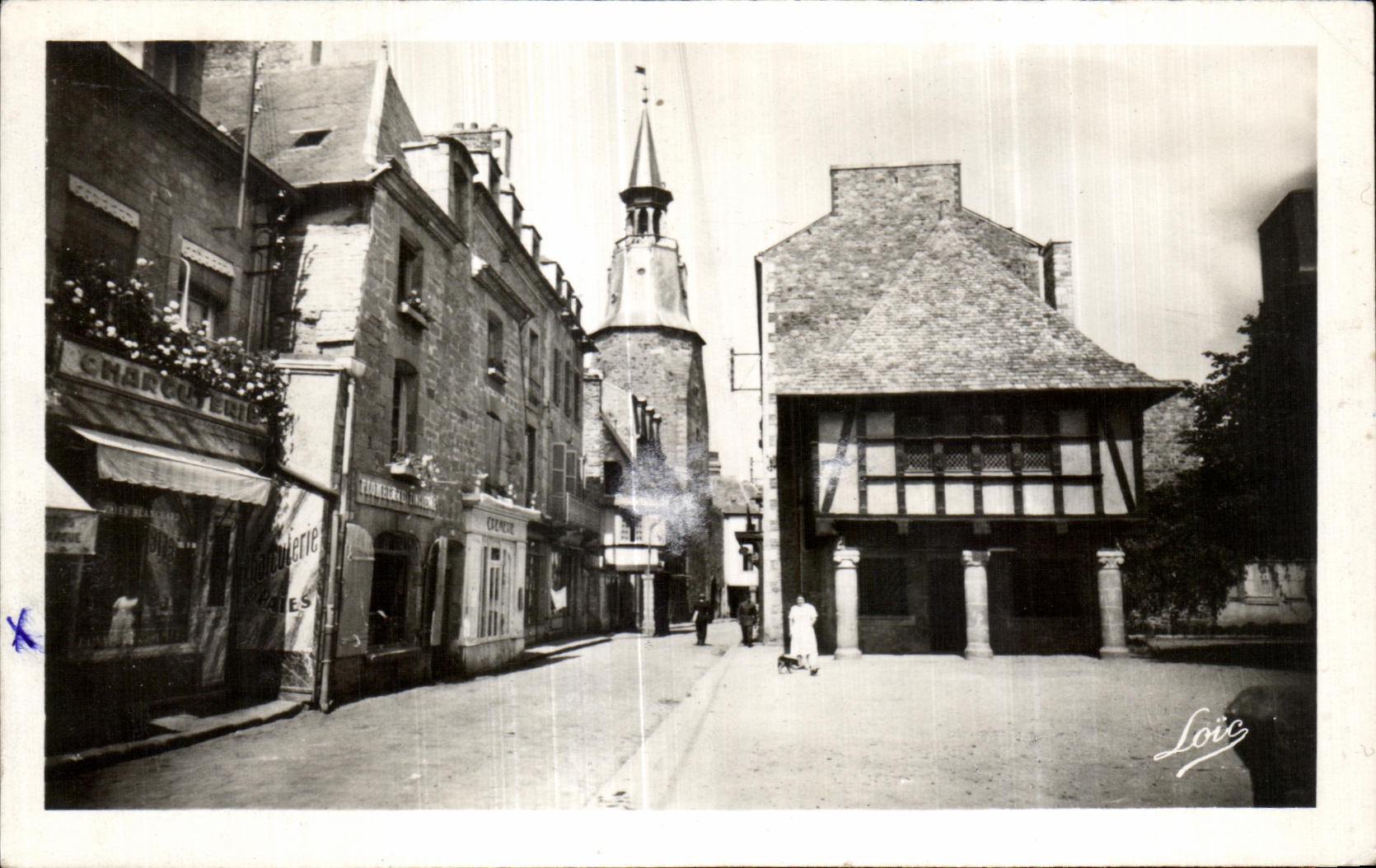 CPA Dinan Rue et Tour de l Horloge