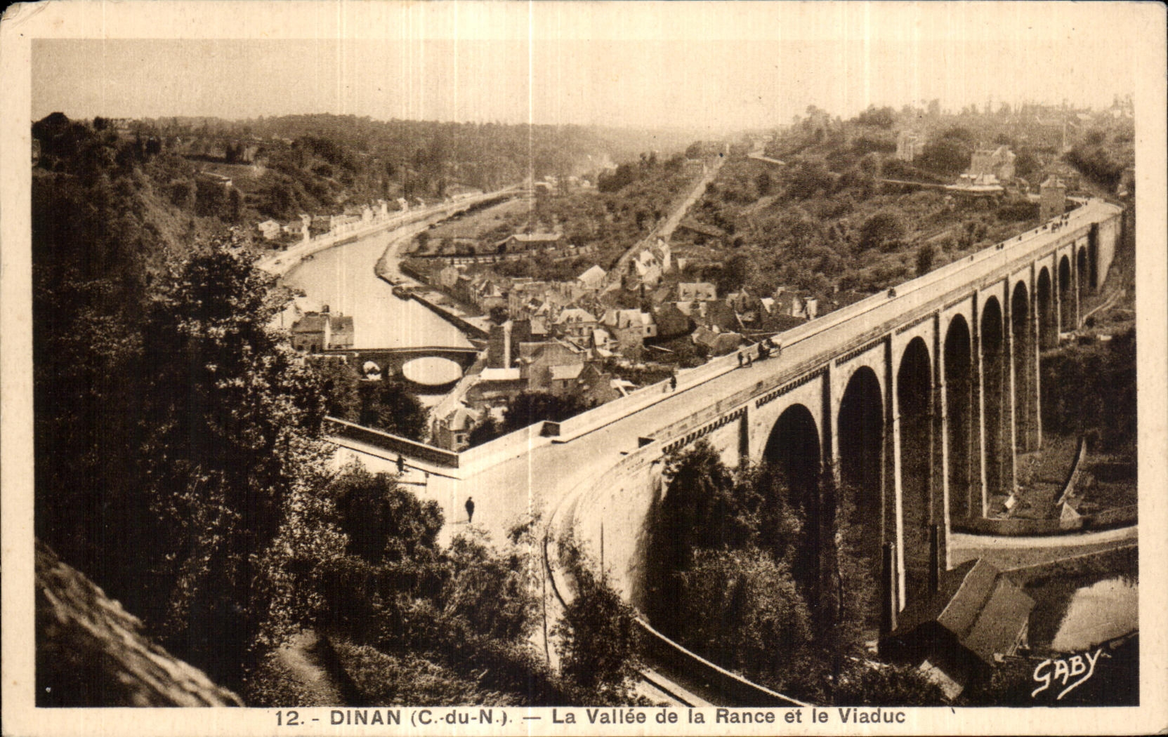 CPA Dinan La Vallee de la Rance et le Viaduc
