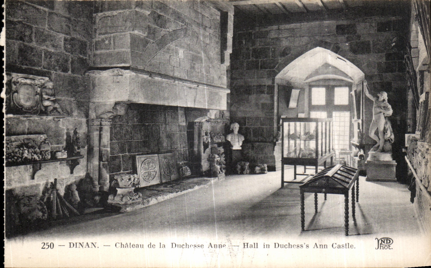 Dinan — Château de la Duchesse Anne — Hall in Duchess's Ann Castle