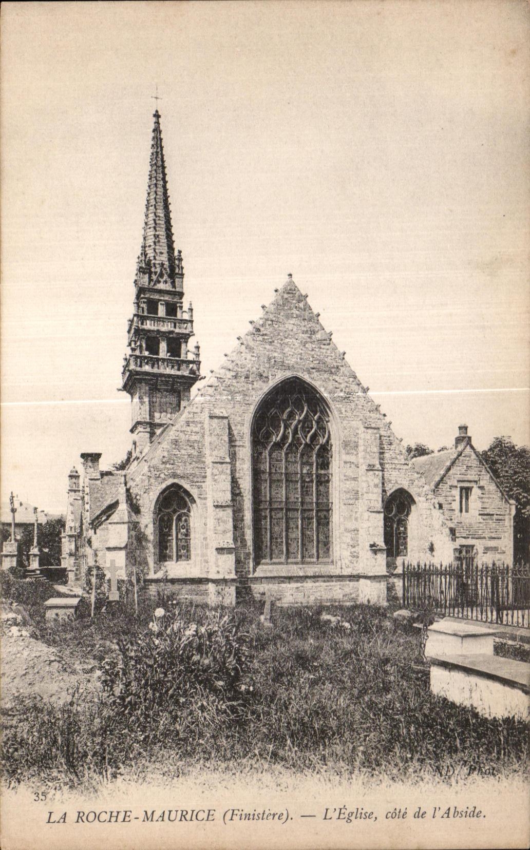 CPA La Roche Maurice (Finistere) L Eglise cote de I Abside
