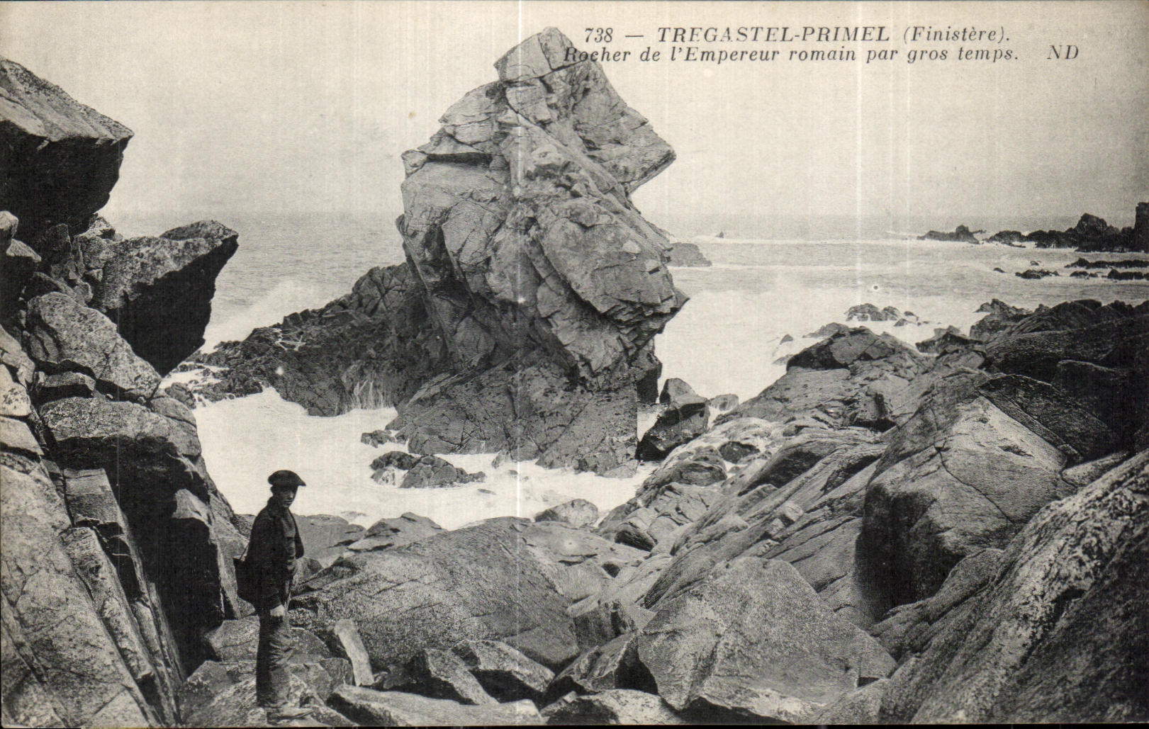 Tregastel-Primel — Rocher de l'Empereur romain par gros temps — ND